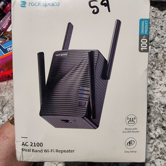Black Dual Band WiFi Repeater - Picture 1 of 1